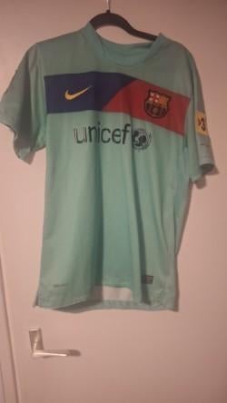 Sergio Busquets retro shirt Barcelona, Verzamelen, Sportartikelen en Voetbal, Verzenden, Gebruikt, Buitenlandse clubs, Shirt