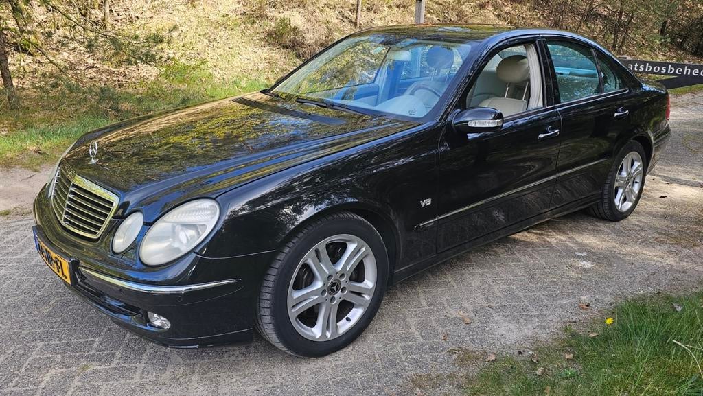 Mercedes-Benz E-Klasse 5.0 E500 Sedan AUT 2004 Zwart, Auto's, Automaat, Achterwielaandrijving, 8 cilinders, Zwart