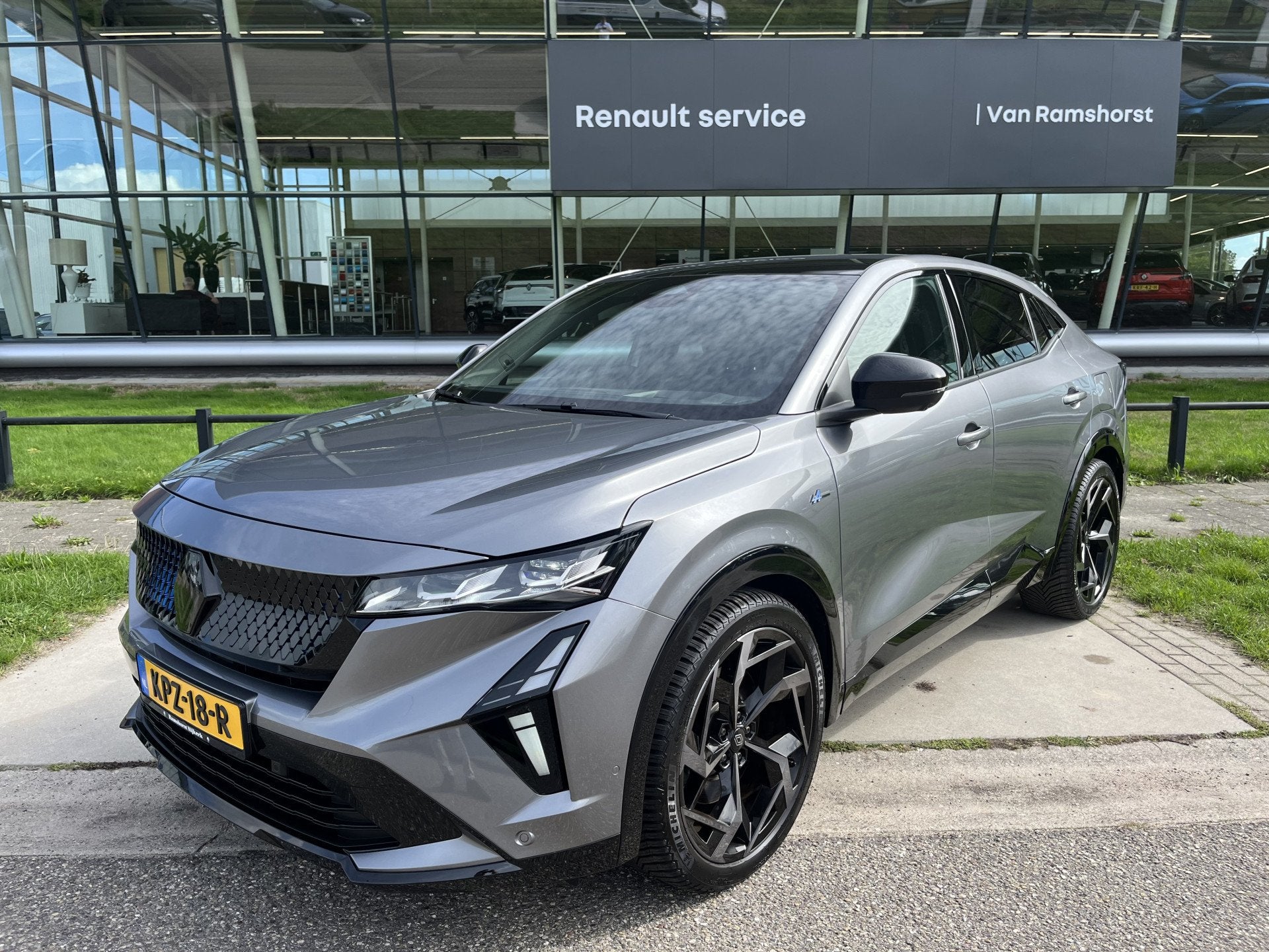Renault Rafale E-Tech 4x4 plug-in hybrid 300PK Atelier Alpin, Auto's, Automaat, 12 maanden, Gebruikt, 1199 cc