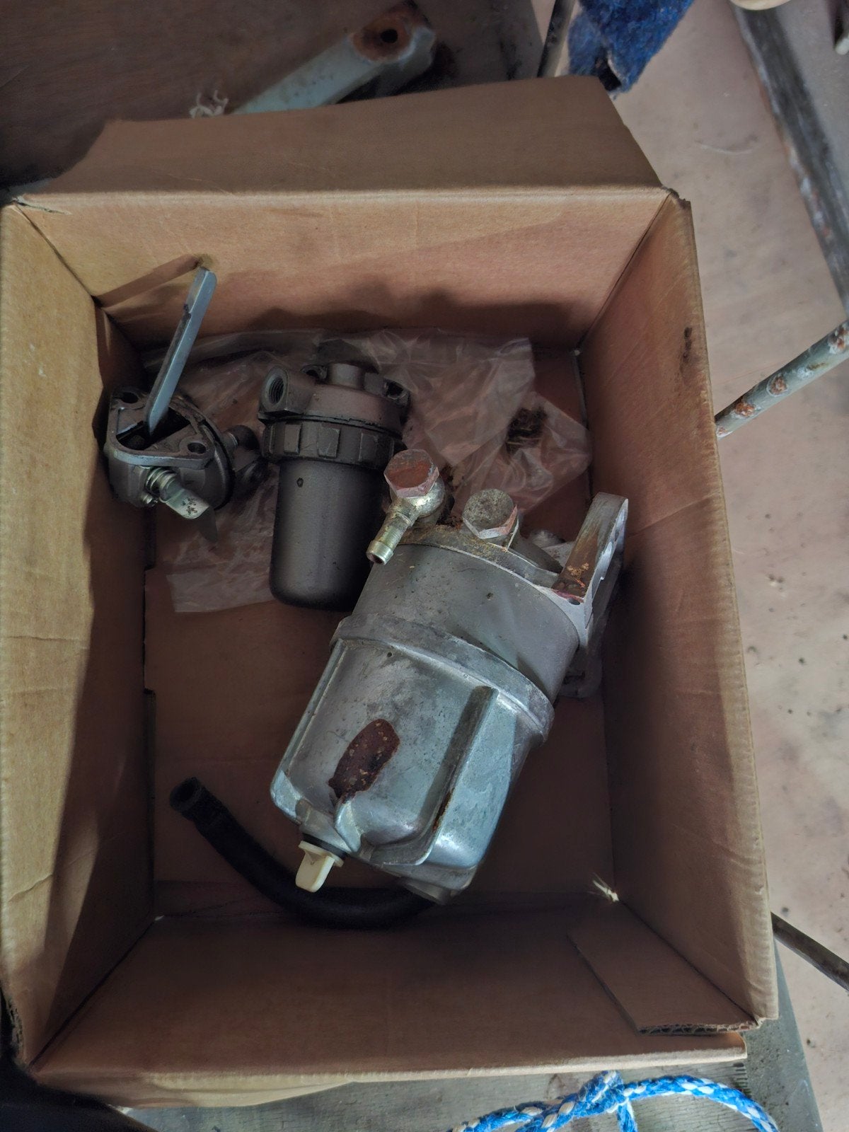Diesel brandstof filters en pompjes voor boten, Ophalen