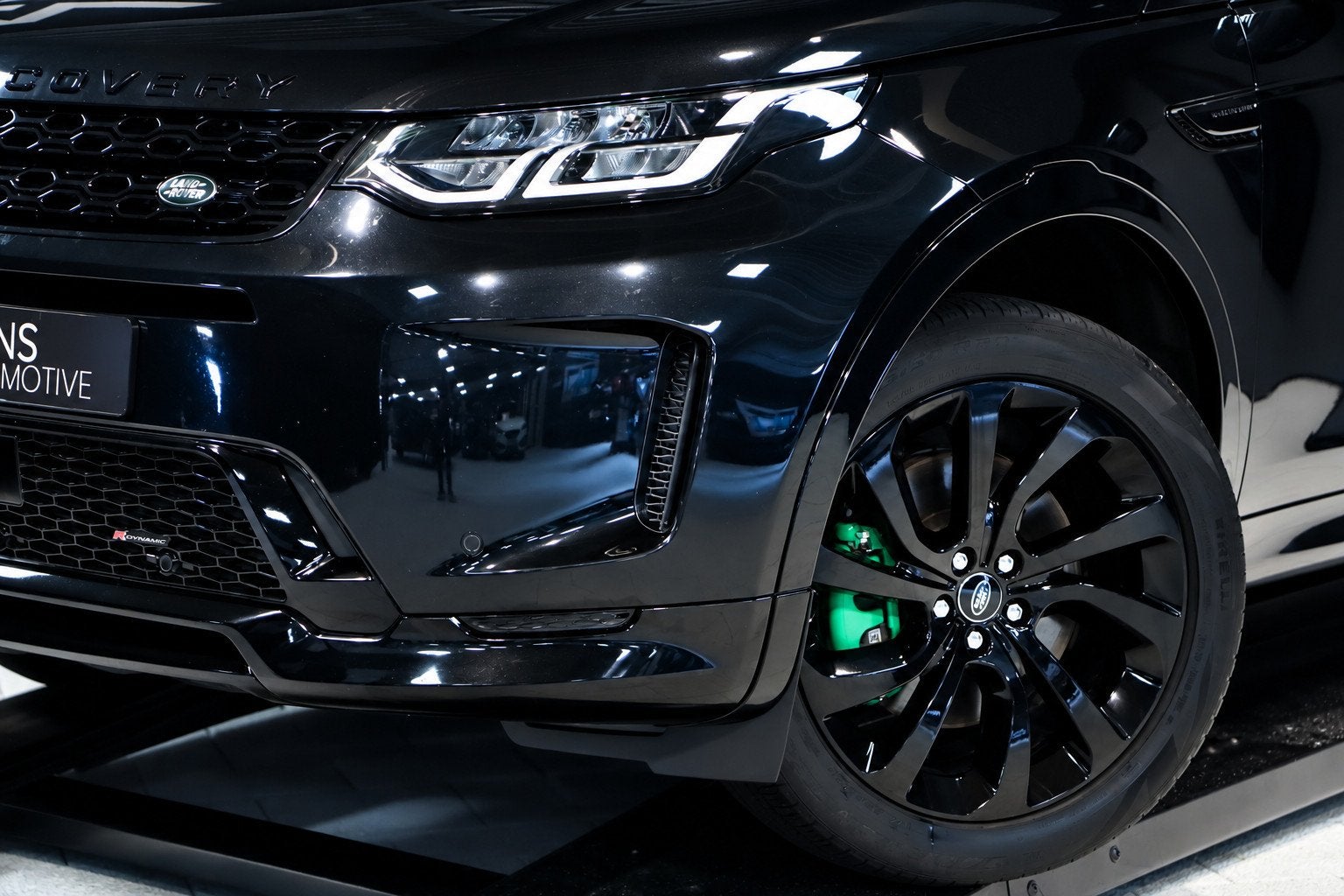 Land Rover Discovery Sport P300e 1.5 R-Dynamic S Black Editi, Auto's, Automaat, 1497 cc, Gebruikt, Zwart