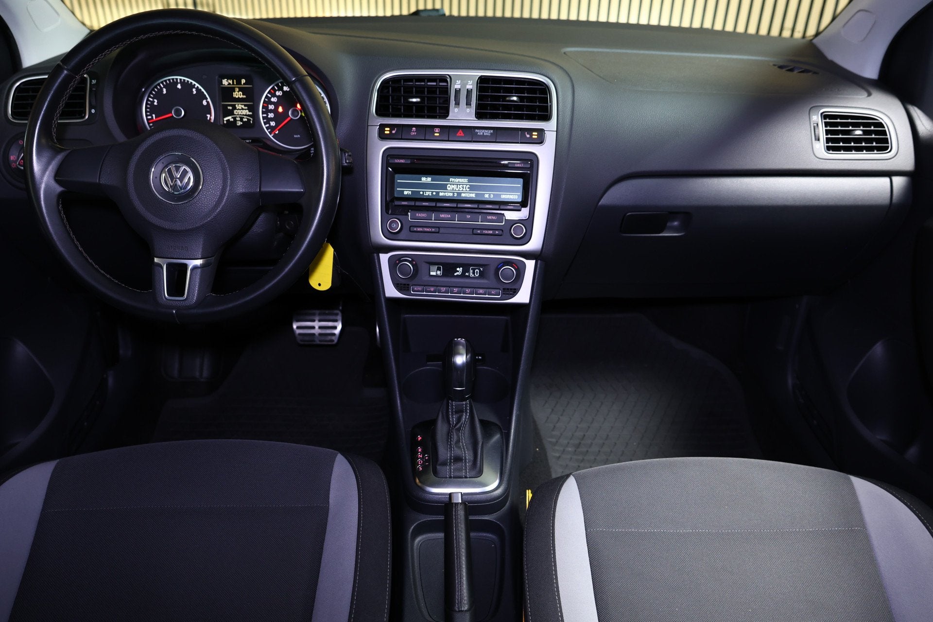 Volkswagen Polo AVM 1.2 TSI Highline DSG CLIMA STOELVERWARMI, Auto's, Volkswagen, Euro 5, Stof, 4 cilinders, Bedrijf