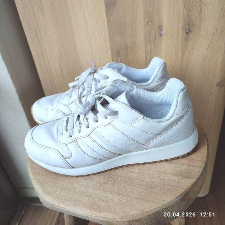 VTY sneakers dames maat 39 - Zo goed als nieuw, Kleding | Dames, Schoenen, Wit, Ophalen of Verzenden, VTY, Sneakers of Gympen