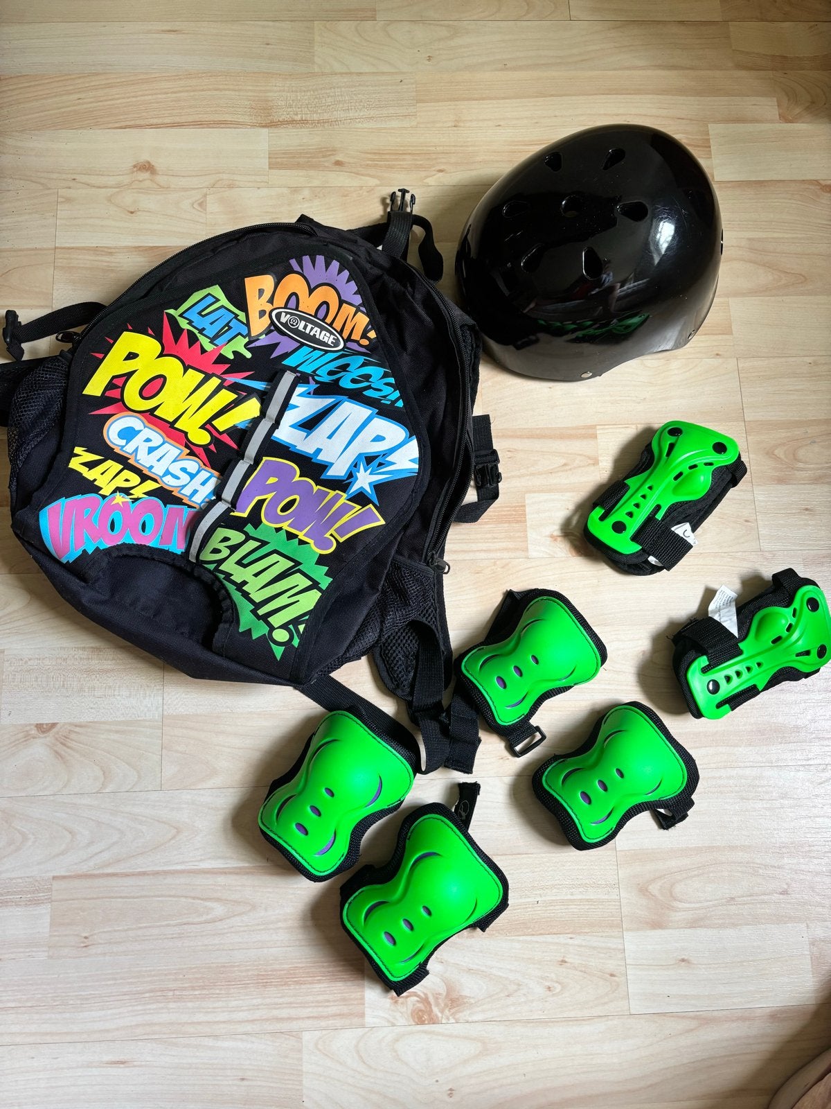 Beschermset: Helm, knie- en elleboog + rugzak, Sport en Fitness, Skateboarden, Ophalen of Verzenden, Gebruikt, Bescherming