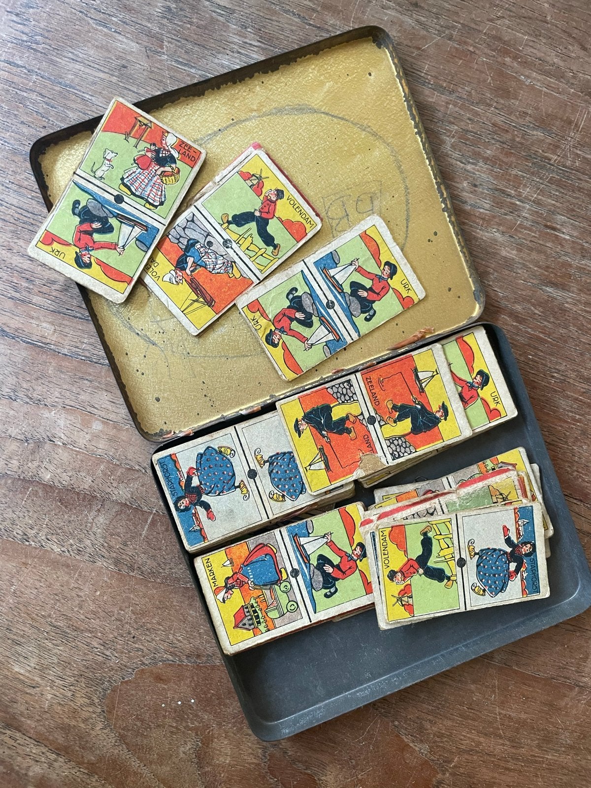 Vintage domino met Nederlandse steden in Blik, Ophalen of Verzenden, Gebruikt, Kwartet(ten)