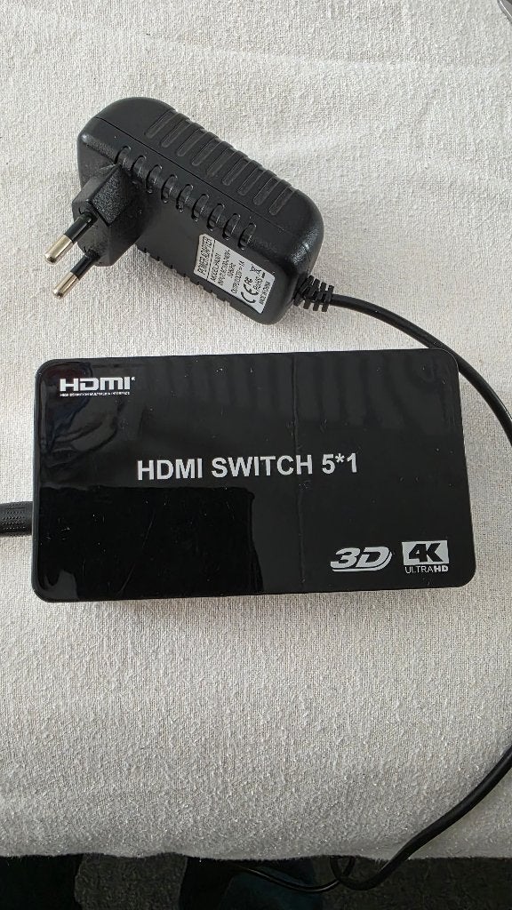 HDMI switch 5 poorts  3D  4K  HD ultra, Ophalen of Verzenden, Zo goed als nieuw