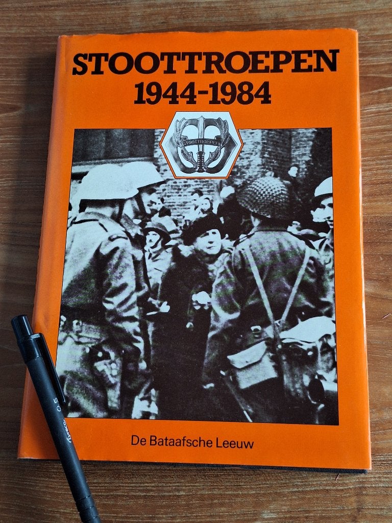 Stoottroepen 1944-1984, Ophalen of Verzenden, Tweede Wereldoorlog, Gelezen, Overige onderwerpen