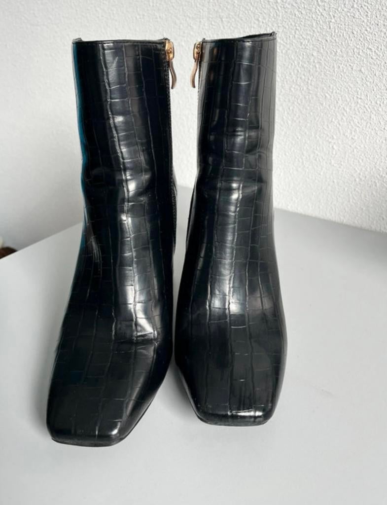 Nieuwe Givana enkellaarsjes met crocoprint - maat 39, Ophalen of Verzenden, Nieuw, Zwart, Lage of Enkellaarzen