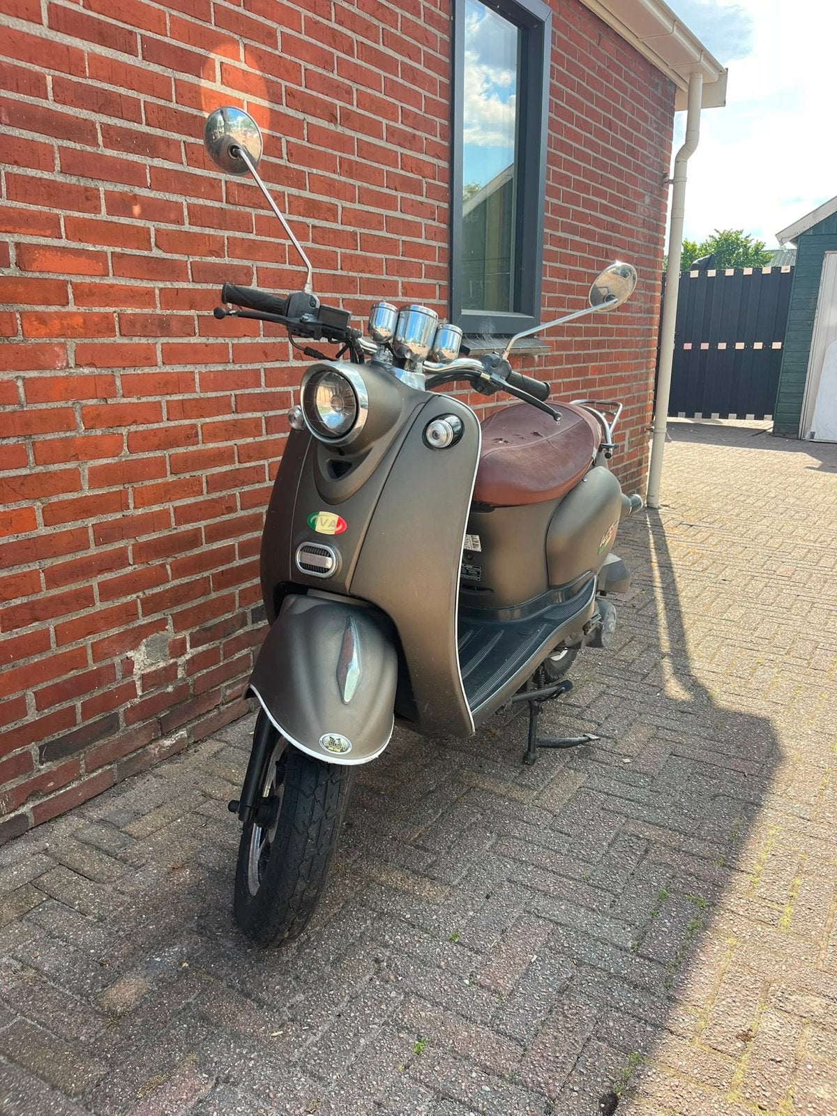 IVA Lux 50 scooter - Brons mat, Fietsen en Brommers, Snorfietsen en Snorscooters, Ophalen, Gebruikt, Benzine, Overige merken
