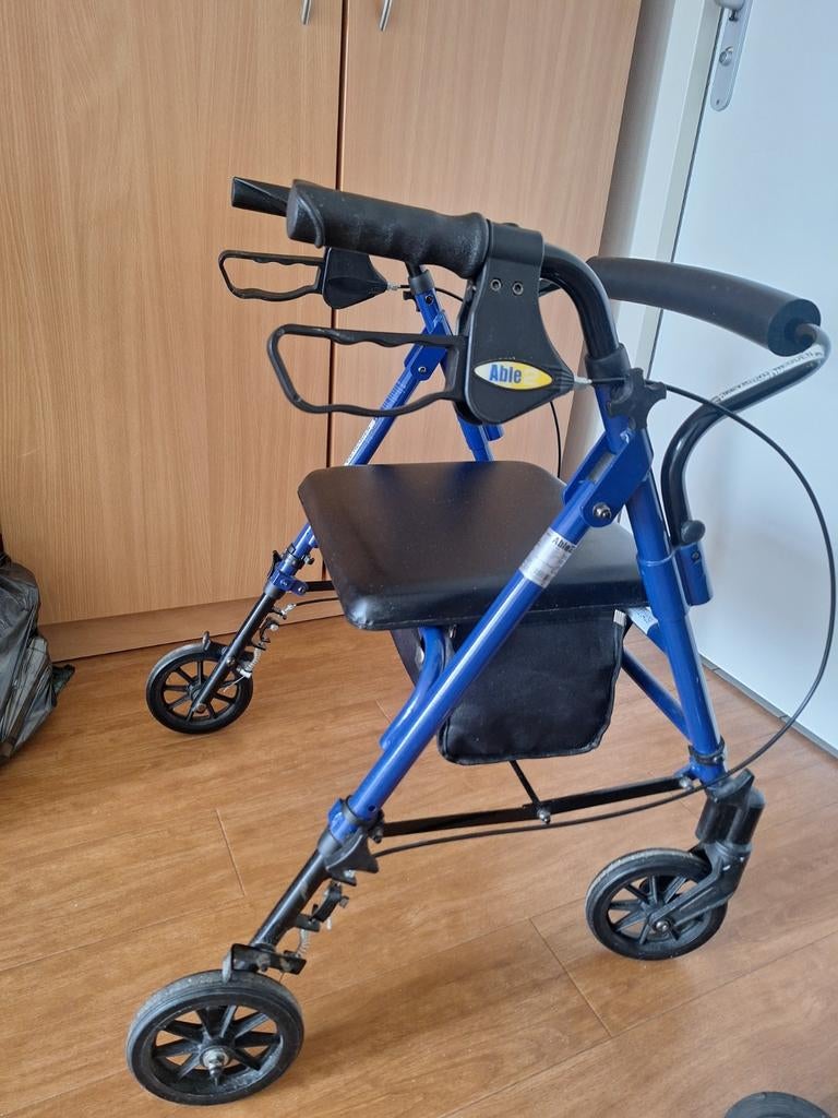 Lichtgewicht opvouwbare rollator, Merk: Able 2, Ophalen, Opvouwbaar, Zo goed als nieuw