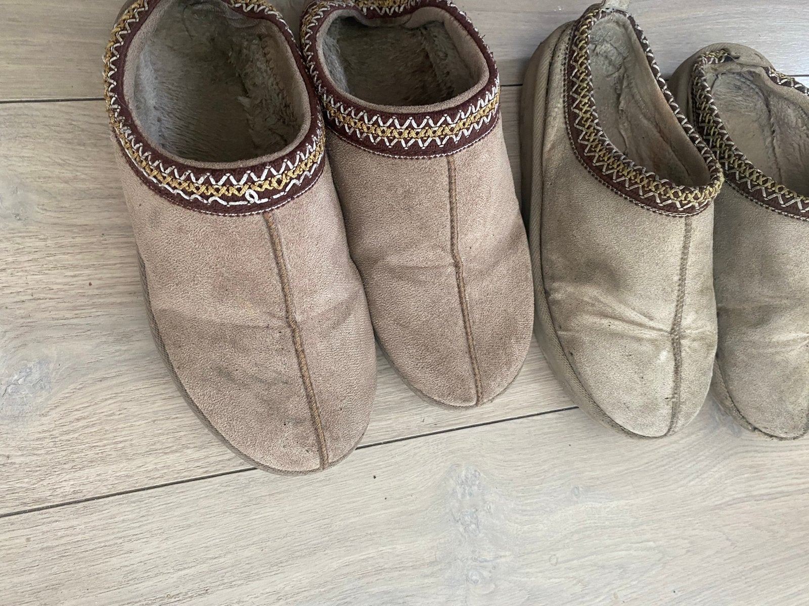 Gebruikte Uggs Pantoffels - Comfortabel en Warm, Ophalen of Verzenden, Gedragen, Beige, Pantoffels of Sloffen
