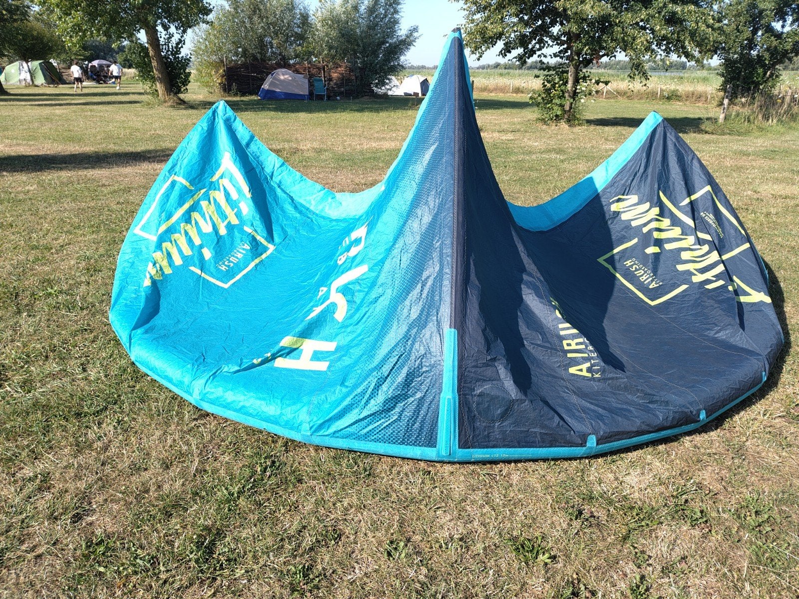 Airush Lithium 12m²  v12 Kitesurf Kite, Watersport en Boten, Kitesurfen, Geen board, Ophalen of Verzenden, Zo goed als nieuw