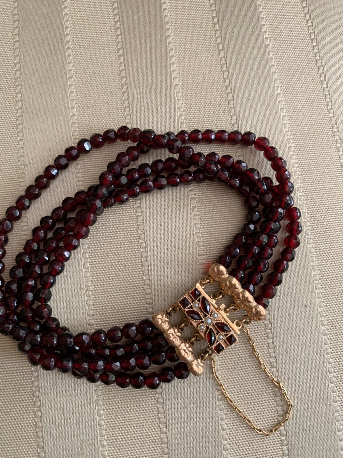 ANTIEKE armband met gouden slot!, Ophalen of Verzenden, Zo goed als nieuw, Rood
