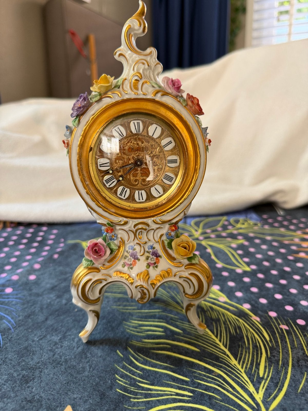 Antieke Dresden Porseleinen Tafelklok met Bloemen, Antiek en Kunst, Antiek | Klokken, Ophalen of Verzenden