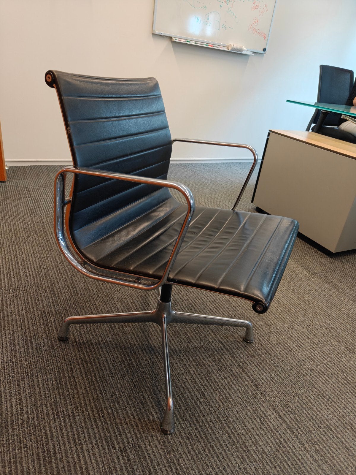 Vitra EA 108 design stoelen, vier stuks, Huis en Inrichting, Stoelen, Ophalen, Zwart, Vintage, Zo goed als nieuw