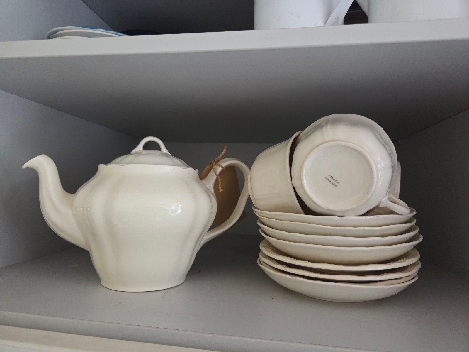 Theepot met 4 kopjes en 8 schotels - Etruria England, Ophalen, Gebruikt, Overige merken, Keramiek
