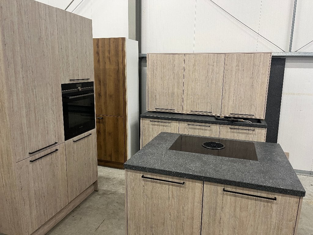 Keuken met kookeiland en kastenwand !! Volop keus keukens !!, Ophalen, Gebruikt, Bruin, 200 cm of meer