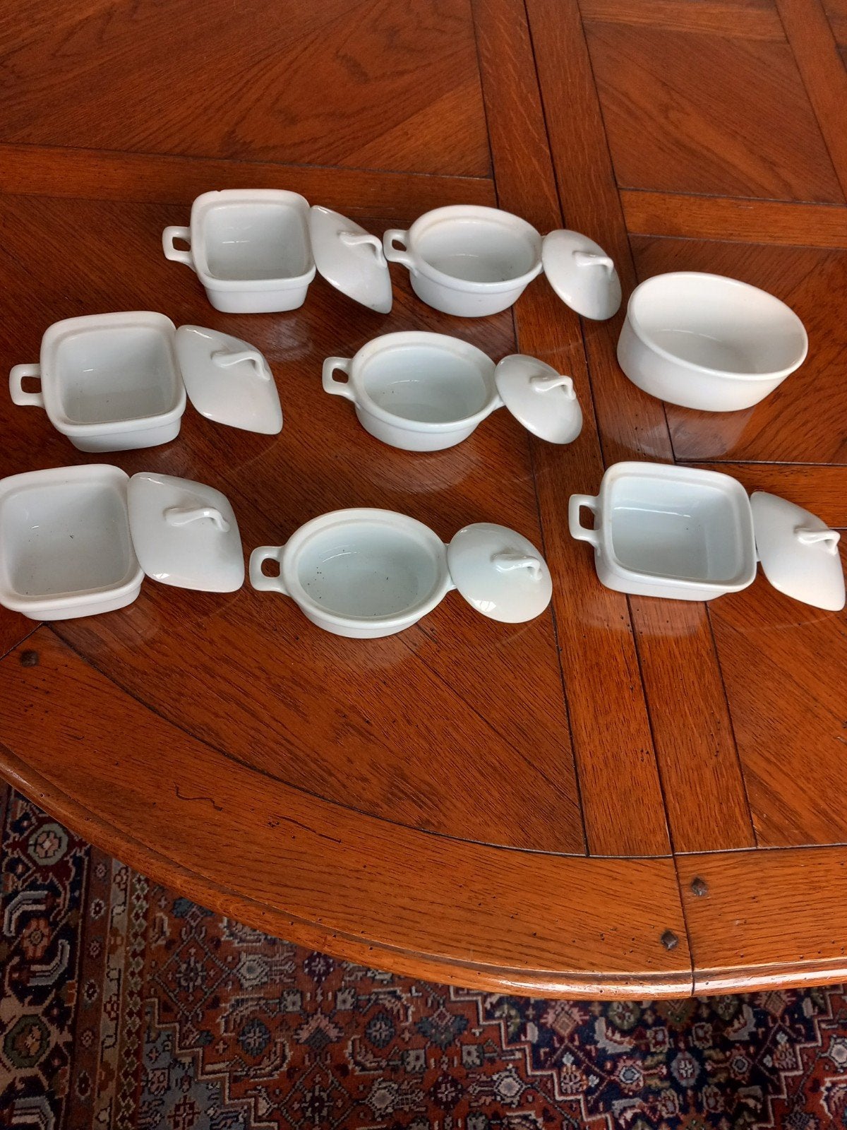 Set van 7 witte porseleinen ovenschaaltjes met deksel, Ophalen of Verzenden, Zo goed als nieuw, Porselein, Overige stijlen