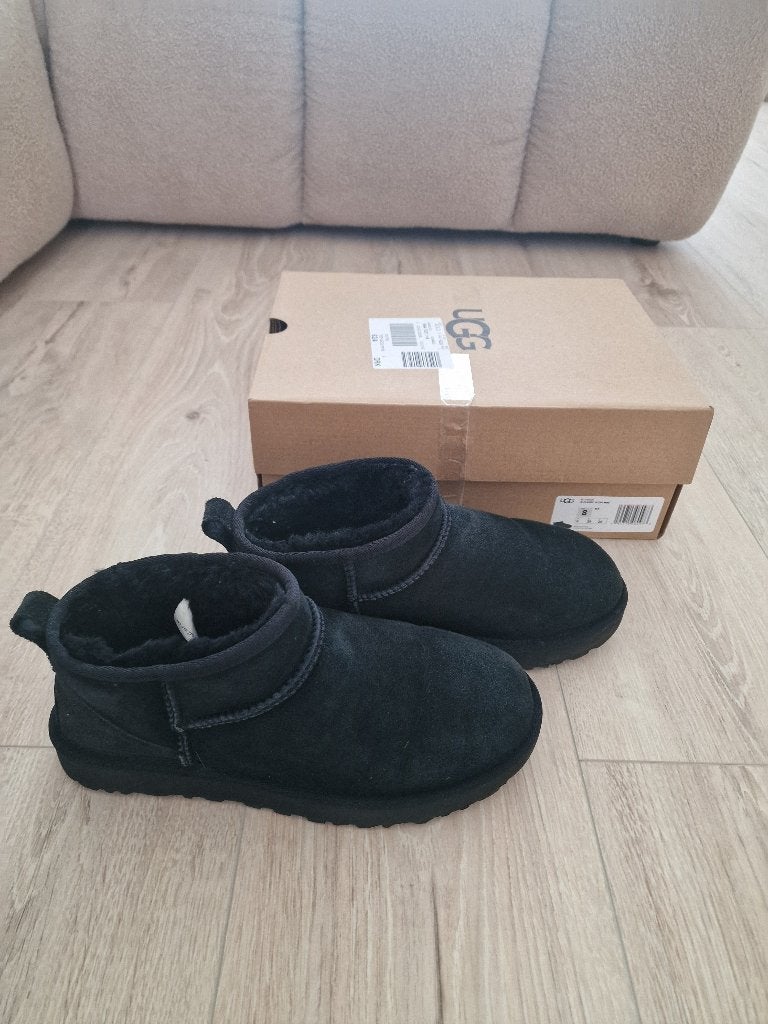UGG Boots 'Classic Ultra Mini' in Zwart, Kleding | Dames, Schoenen, Zwart, Overige typen, Ophalen of Verzenden, Uggs
