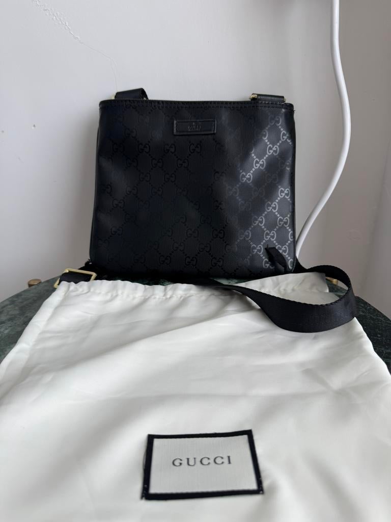 Gucci messenger bag classic schoudertas zwart vintage 24cm, Sieraden, Tassen en Uiterlijk, Tassen | Schoudertassen, Ophalen