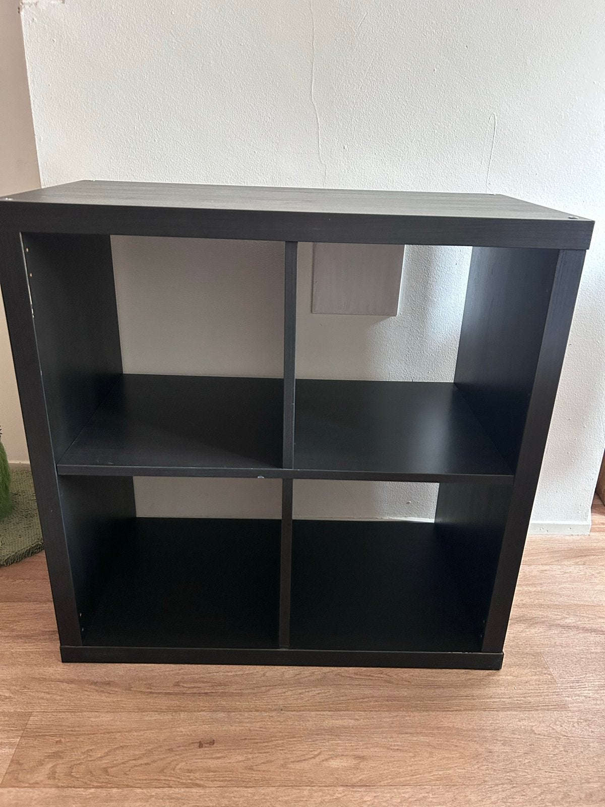 Zwart ikea kallax vakkenkastje met 4 vakken, Huis en Inrichting, Kasten | Boekenkasten, Ophalen, Met plank(en), Gebruikt, 50 tot 100 cm