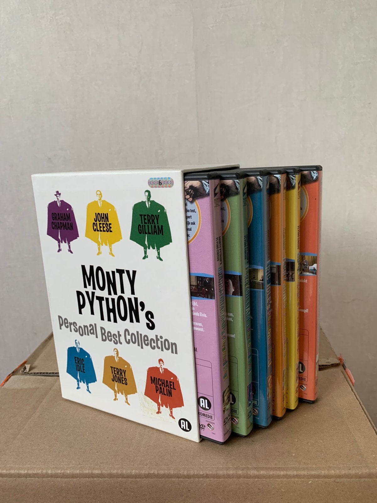 DVD box met 6 discs van Monty Python, Ophalen, Zo goed als nieuw
