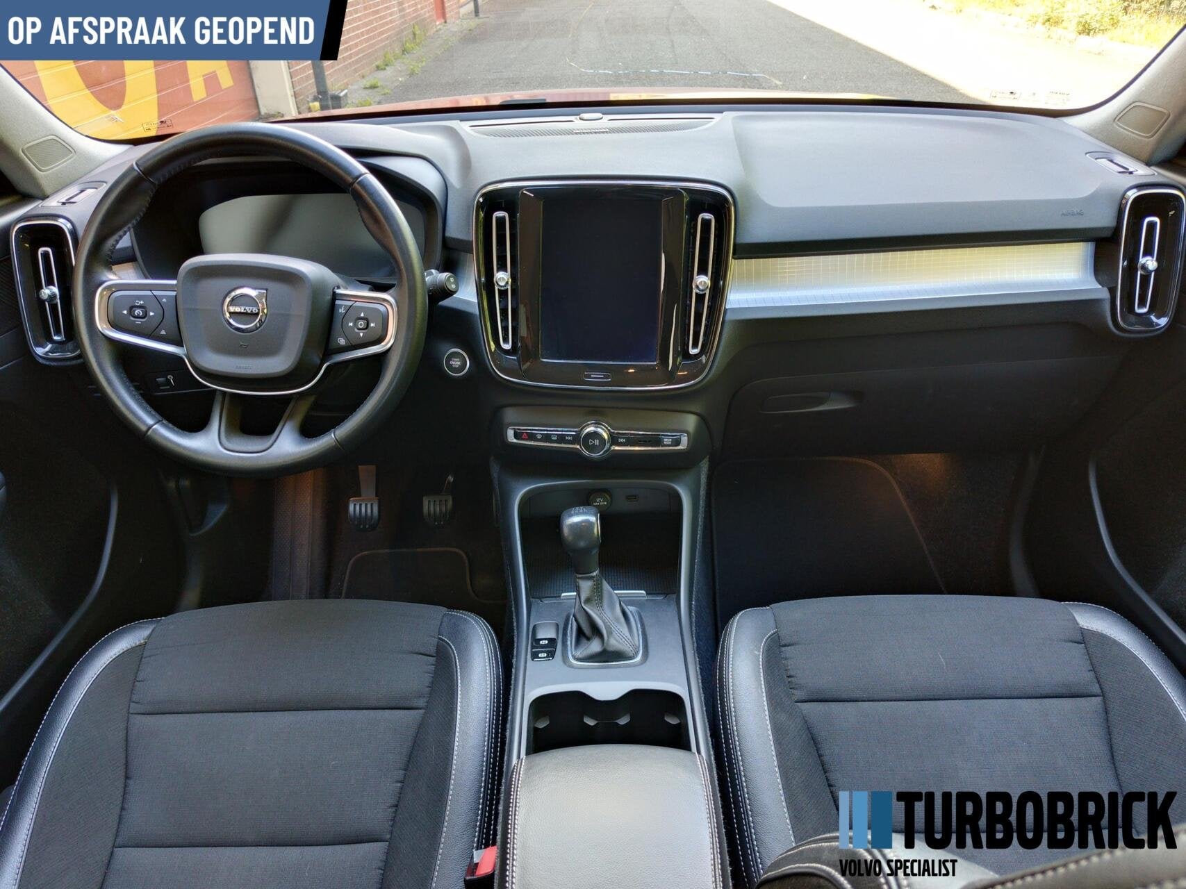 Volvo XC40 1.5 T3 Momentum |LED|Keyless|Harman Kardon|Dealer, Voorwielaandrijving, Stof, Gebruikt, 156 pk
