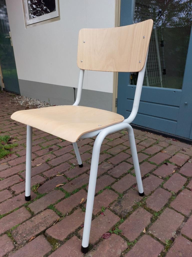 Schoolstoel, Huis en Inrichting, Stoelen, Ophalen, Zo goed als nieuw, Bruin, Eén