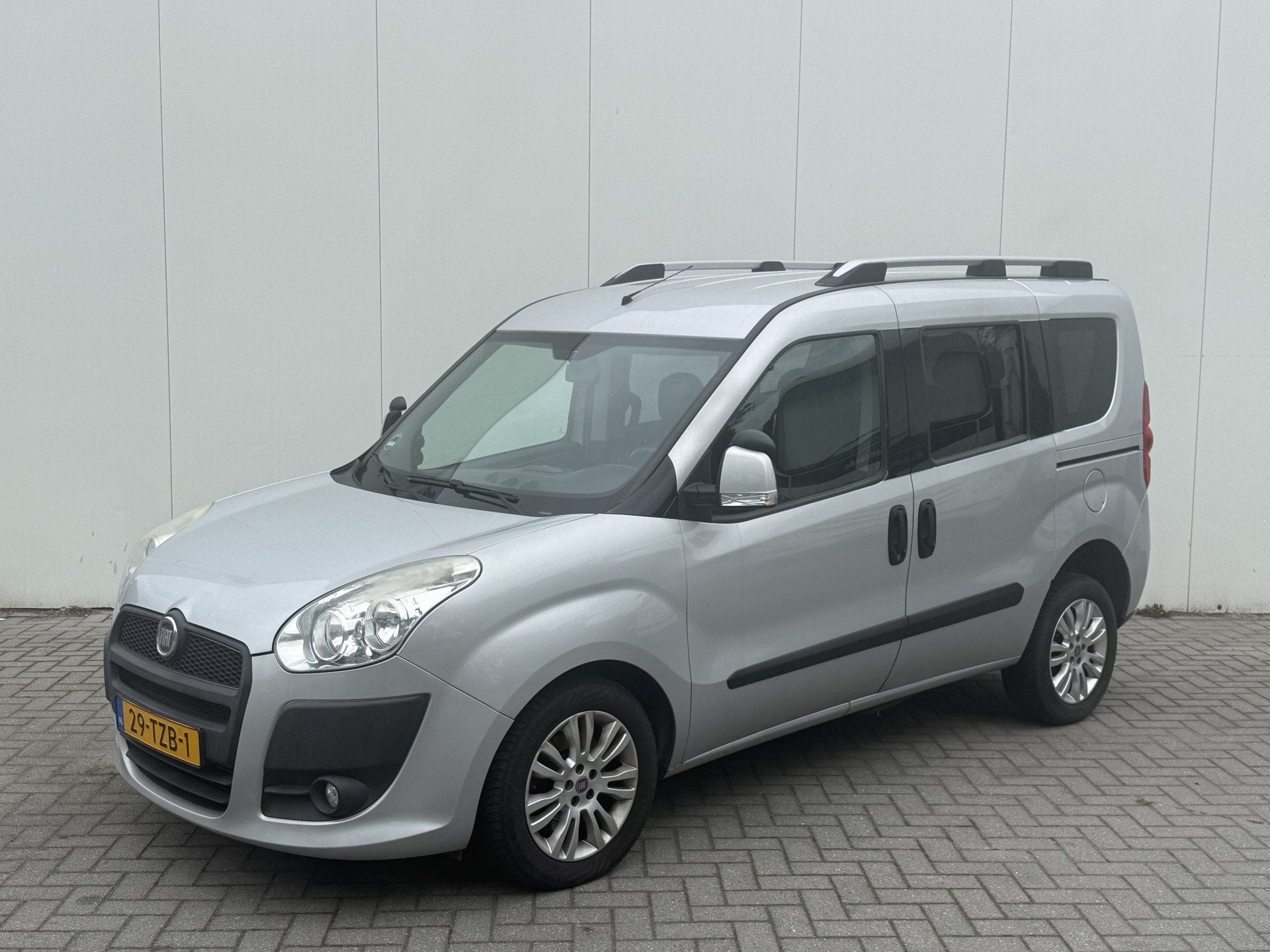 Fiat Doblò 1.4 T-Jet 120pk Rolstoelauto 3+1 - XXL Freedom B, Auto's, Voorwielaandrijving, Gebruikt, Doblo, Met garantie (alle)