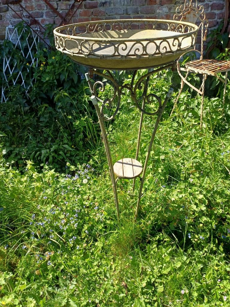 Antieke smeedijzeren plantenstandaard/vogelbad, Ophalen, Gebruikt