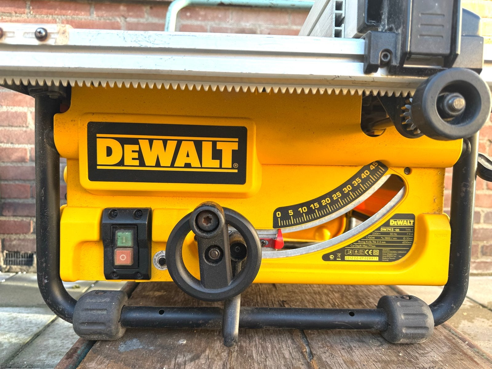DeWalt DW745 Tafelzaag - Krachtige en Compacte Cirkelzaag, Ophalen, Gebruikt, Cirkelzaag, 70 mm of meer