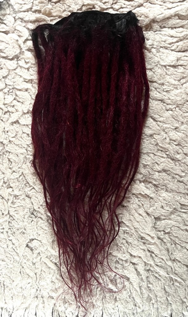 Zwart/donkerrode ombre dreadextension mat met 36 dreads 250€, Ophalen of Verzenden, Nieuw, Pruik of Haarverlenging