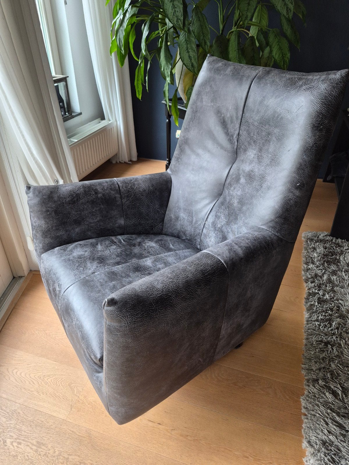 Draaibare fauteuil van geschuurd staalgrijs leer, Ophalen, Zo goed als nieuw, Leer
