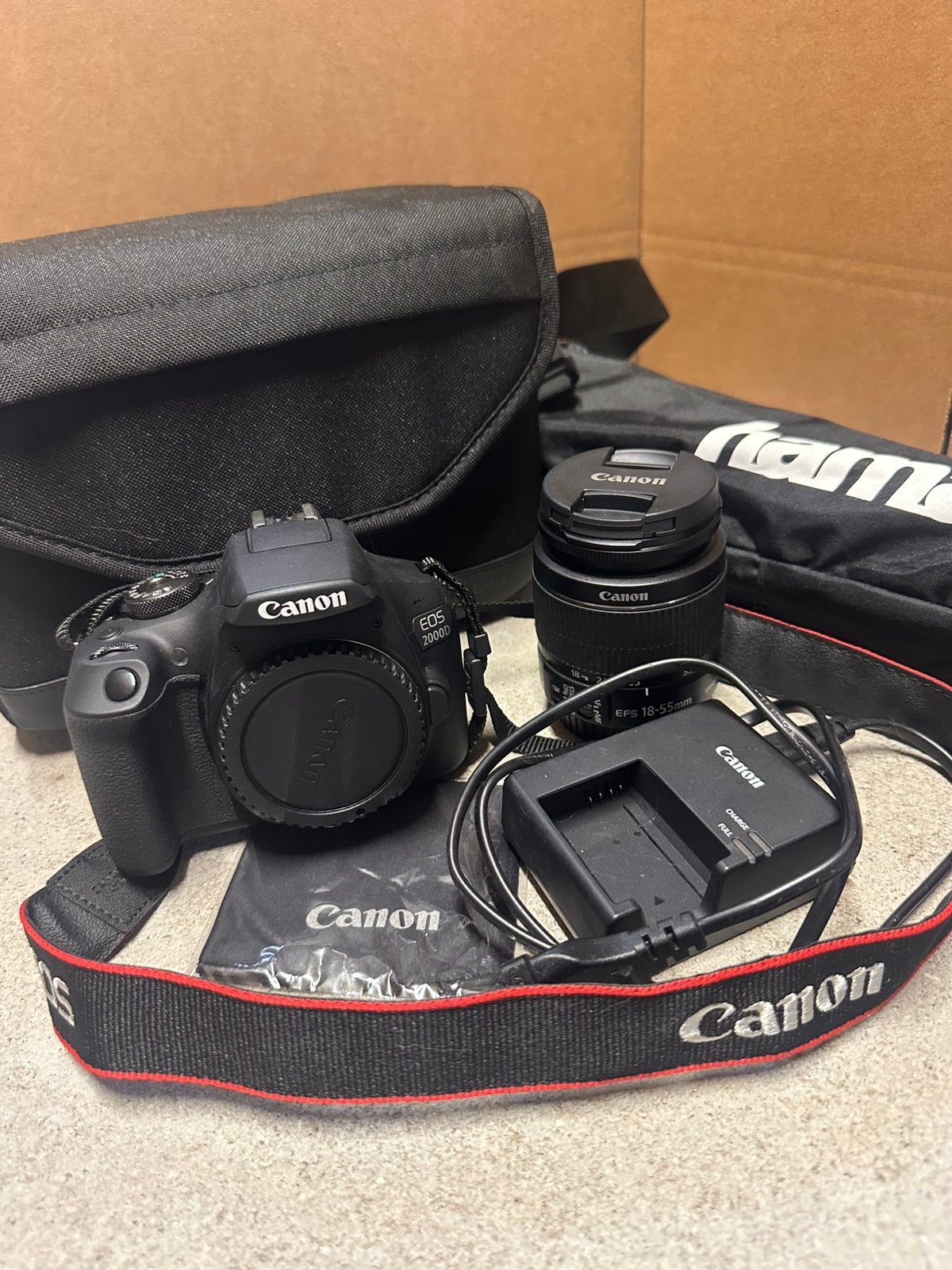 Canon EOS 2000D complete set, Ophalen of Verzenden, Zo goed als nieuw, Canon, Geen optische zoom