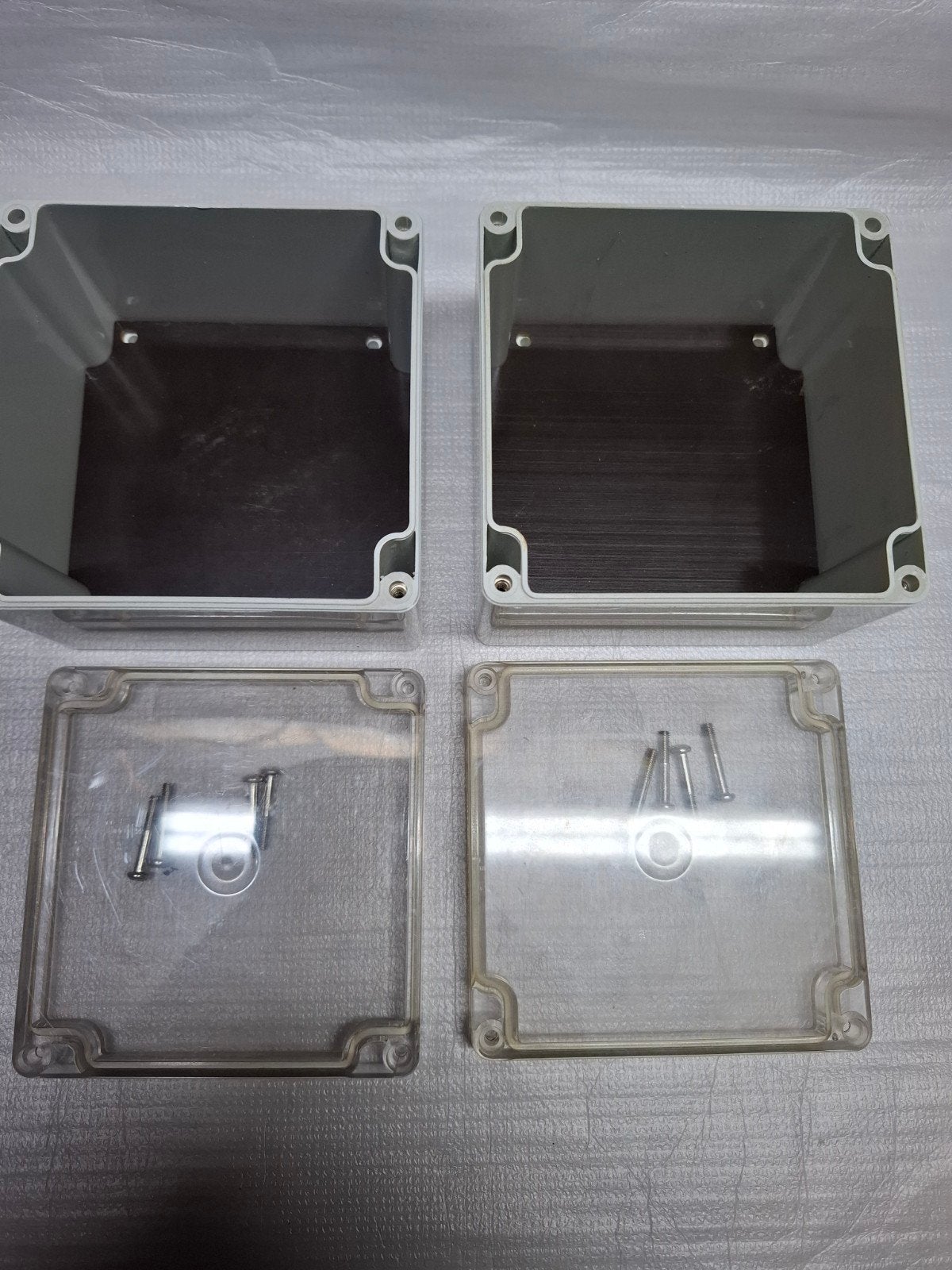 2 Slagvaste en Waterdichte Kastjes 12x12x9 cm, Doe-het-zelf en Verbouw, Overige typen, Ophalen of Verzenden, Minder dan 40 cm