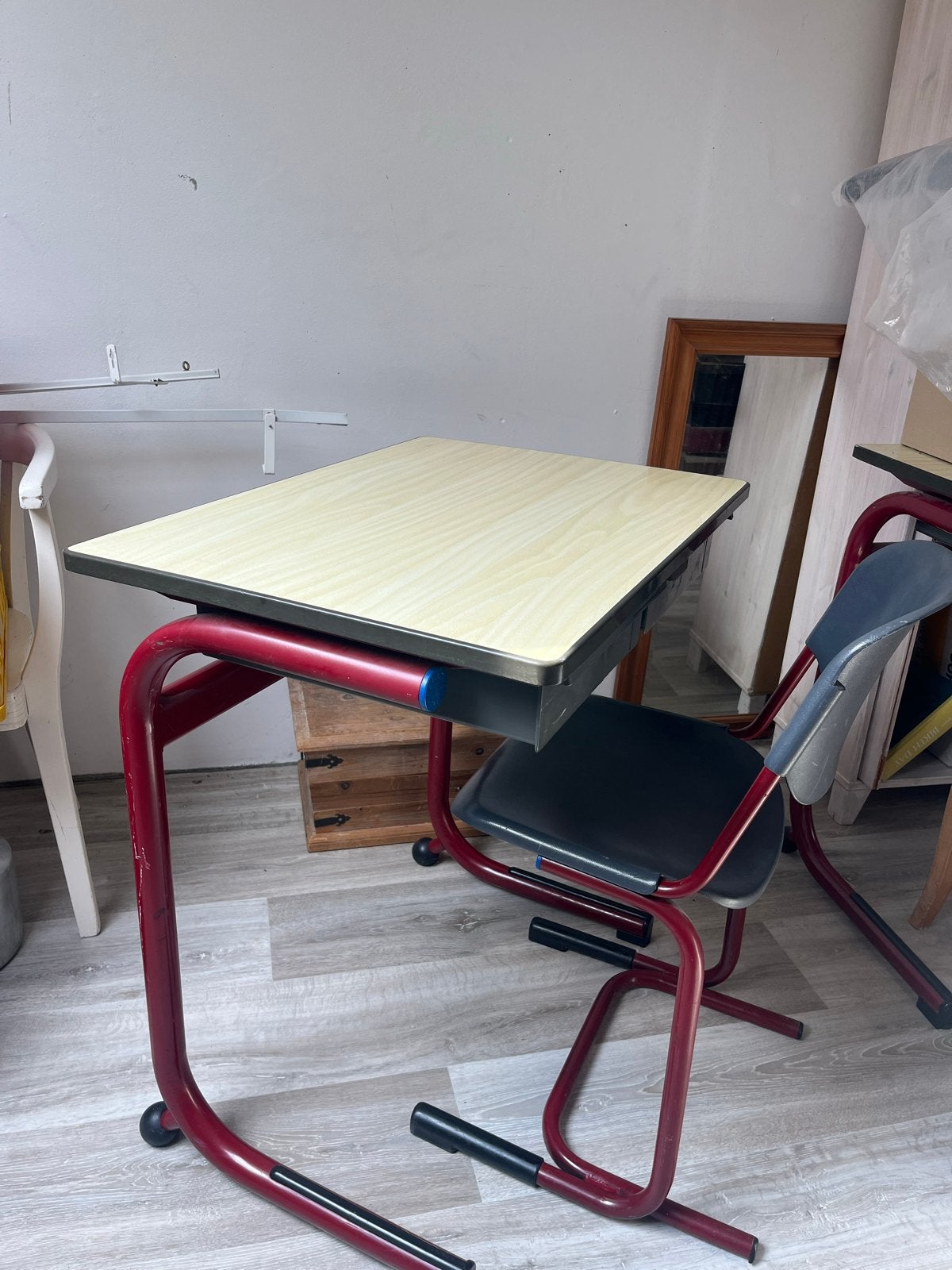 2 schooltafeltjes en 2 schoolstoeltjes, Gebruikt, Metaal, Schoolbureau, Ophalen of Verzenden