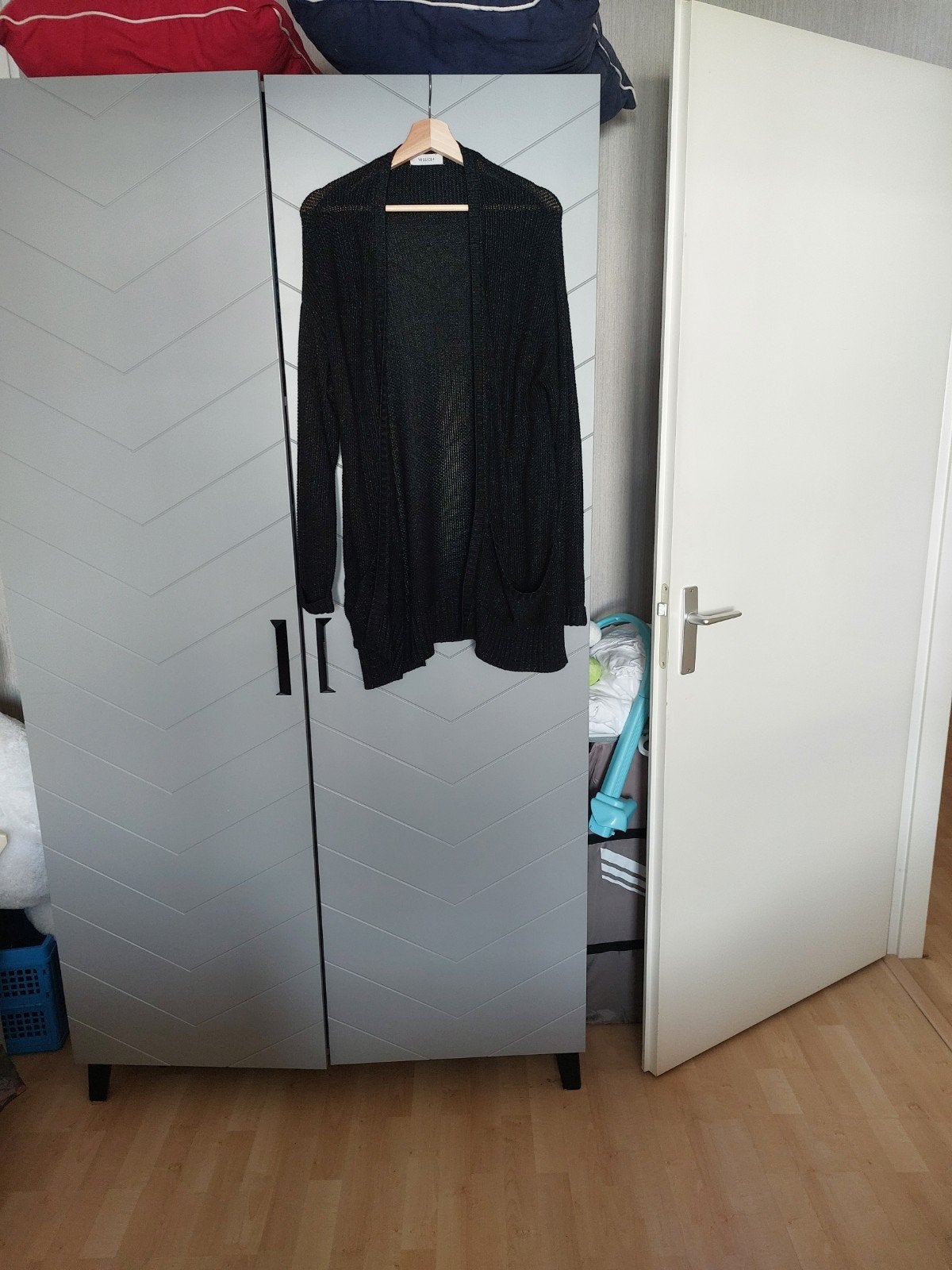 Lang vest zwart met iets van een glittertje, maat M, Ophalen of Verzenden, Zo goed als nieuw, Zwart