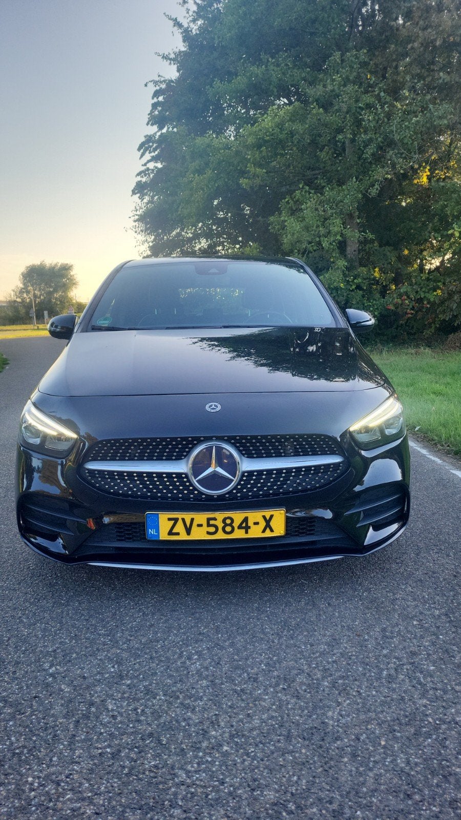 Mercedes-Benz B180d 116PK 7G-DCT 2019 Zwart AMG-Line NAP, Auto's, Mercedes-Benz, 4 cilinders, Zwart, Origineel Nederlands, Diesel