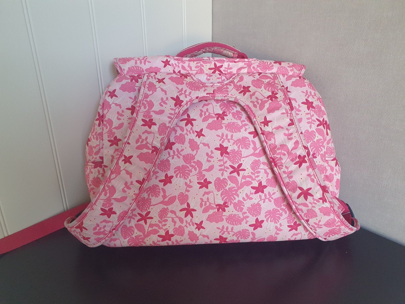 Kipling schooltas - Roze met bloemenprint en aapje, Ophalen, Zo goed als nieuw, Roze, Aktetas of Boekentas