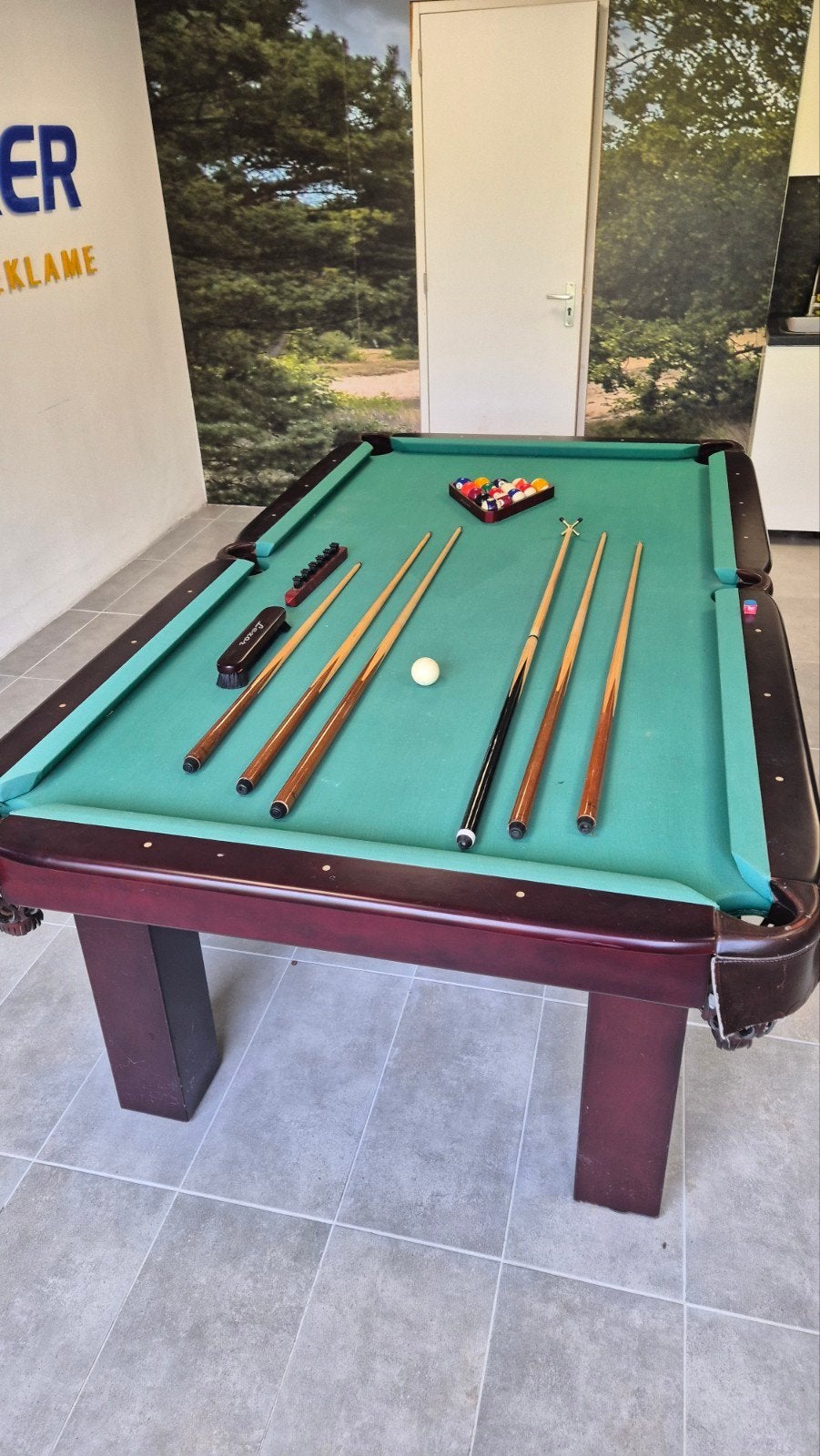 Pooltafel 8ft met ballen en keuen (140x250cm), Ophalen, Gebruikt, Pooltafel
