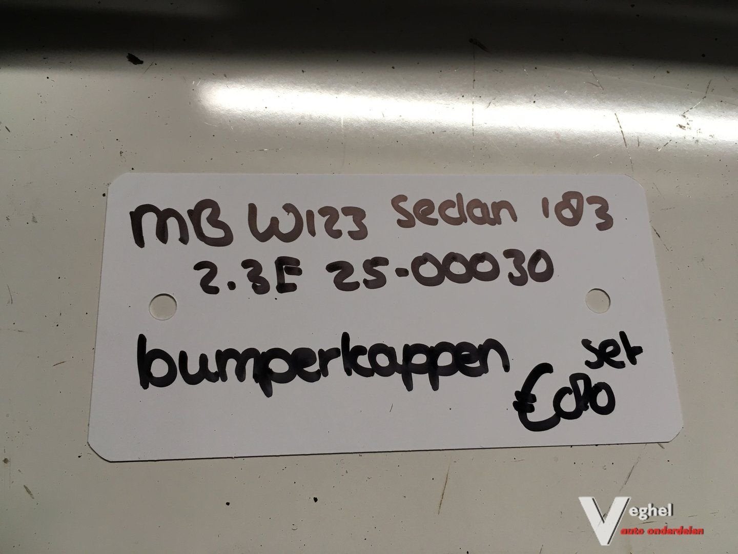 Mercedes W123 Sedan 2.3 1983 Wagennr 2500030  Bumperhoek set