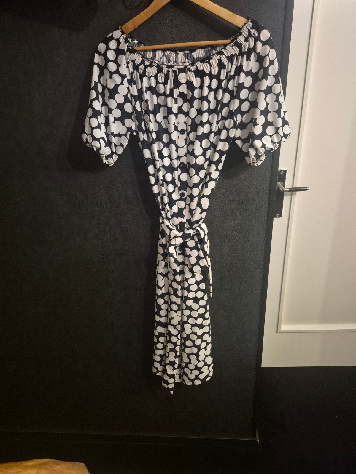 studio anneloes jurk, Verzenden, Zo goed als nieuw, Zwart, Onder de knie