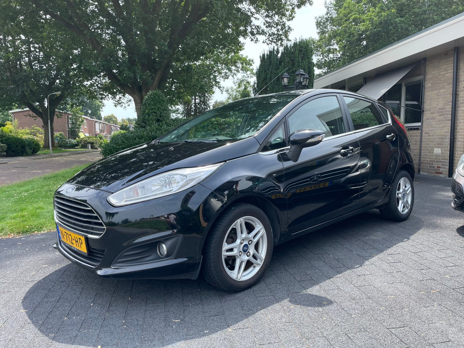 Ford Fiësta 1.0 titanium facelift stoelverw/airco/bleutooth, Auto's, Ford, Voorwielaandrijving, 101 pk, 40 €/maand, Zwart