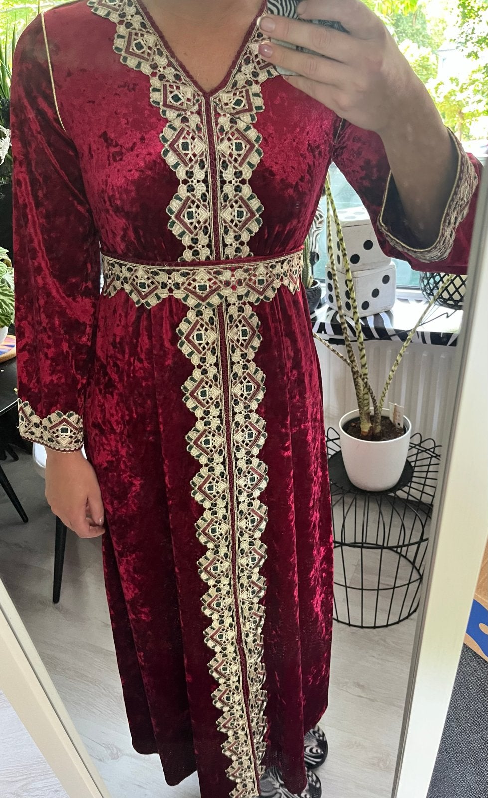 Prachtige fluwelen kaftan met borduursels, Kleding | Dames, Maat 38/40 (M), Nieuw, Ophalen of Verzenden, Rood