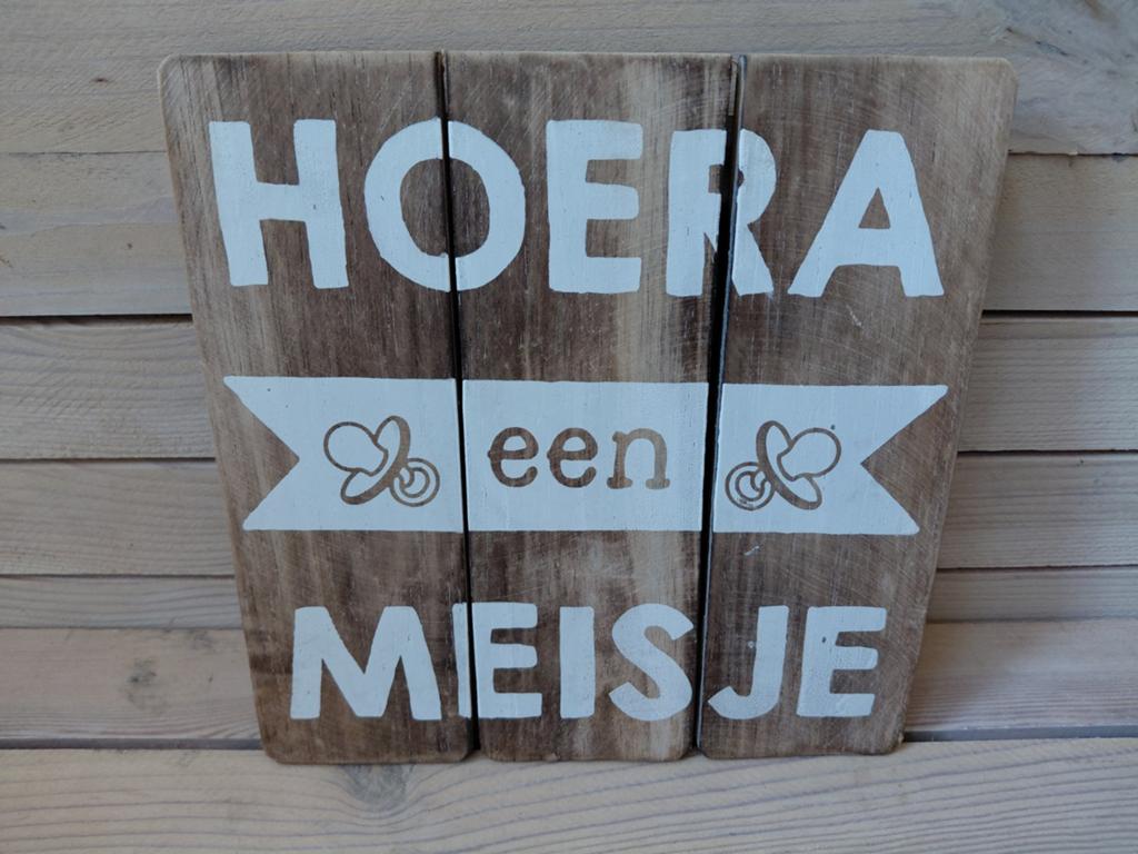 Houten tekstbordje 'Hoera een meisje' - Geboorte decoratie, Ophalen of Verzenden, Gebruikt