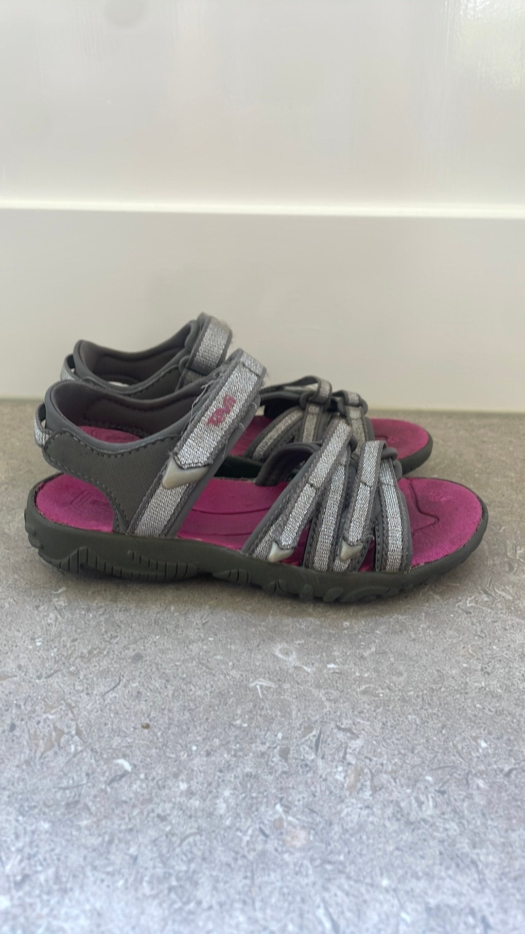 Teva sandalen 27, Gebruikt, Meisje, Overige typen, Ophalen of Verzenden