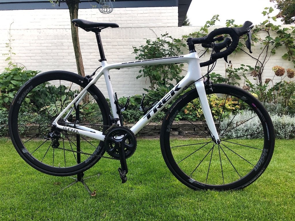 Trek Emonda + Wahoo Kickr Core, Carbon, Zo goed als nieuw, Meer dan 20 versnellingen, 53 tot 57 cm