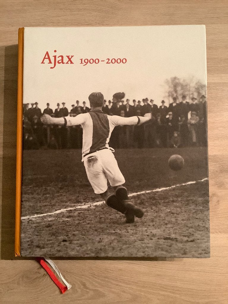 Jubileumboek - Ajax 1900-2000, Ophalen of Verzenden, Zo goed als nieuw, Ajax Amsterdam, Balsport