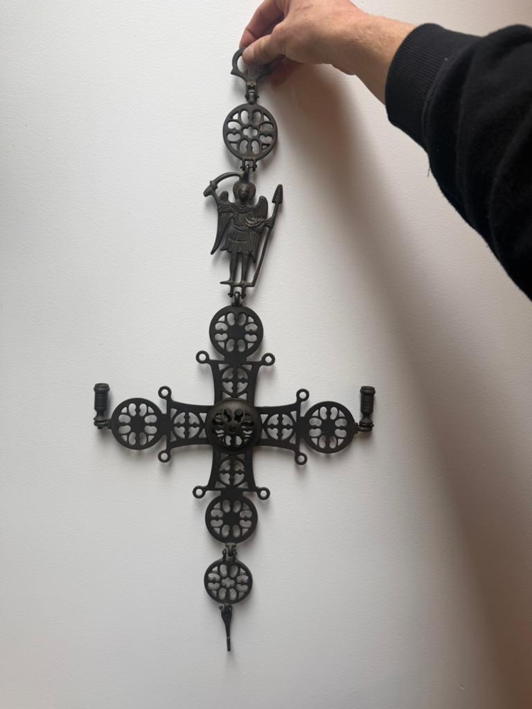 Grote neo-gotische wandkandelaar/ religieus kruis engel 70cm, Antiek en Kunst, Antiek | Religie, Ophalen of Verzenden