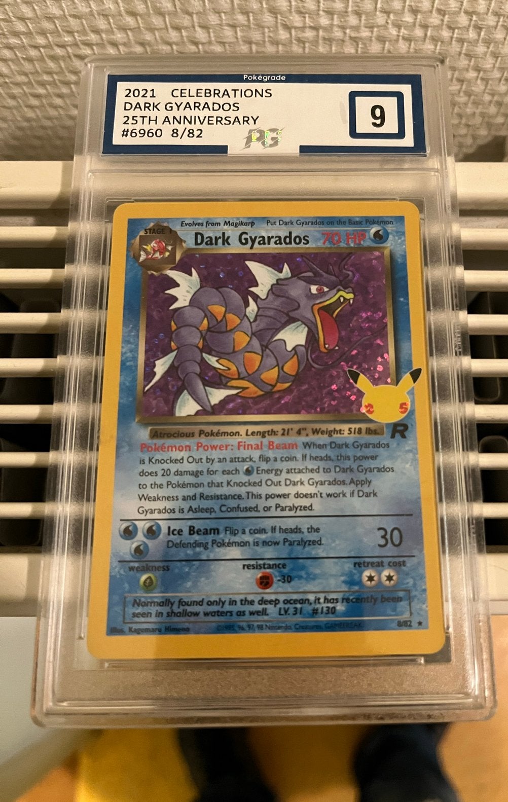Dark Gyarados 25th Anniversary Graded 9 Pokegrade, Ophalen of Verzenden, Zo goed als nieuw, Losse kaart